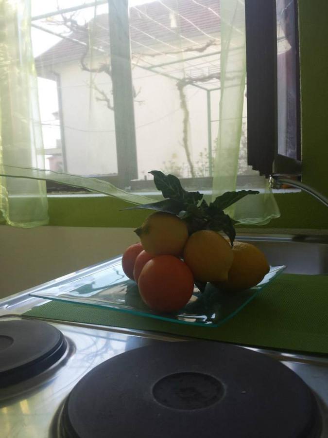 Family Stakic Lägenhet Baška Voda Exteriör bild
