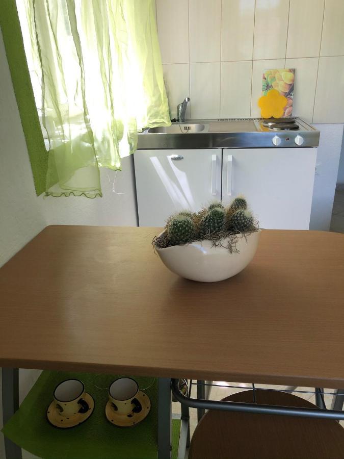 Family Stakic Lägenhet Baška Voda Exteriör bild