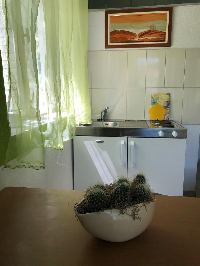 Family Stakic Lägenhet Baška Voda Exteriör bild